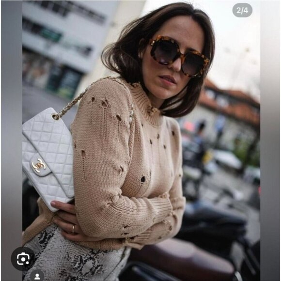 Elegant Beige Sweater with Floral Accents - Picture 4 of 8